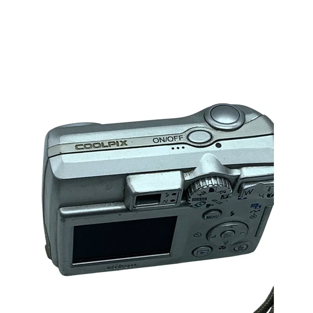 Vtg Nikon Coolpix 4600 Digital‎ Camera 4MP 3x Optical Zoom Silver With Strap Y2K